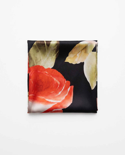 Maxi Foulard in Seta Floreale - Sfondo Nero e Rose Rosse | Serein