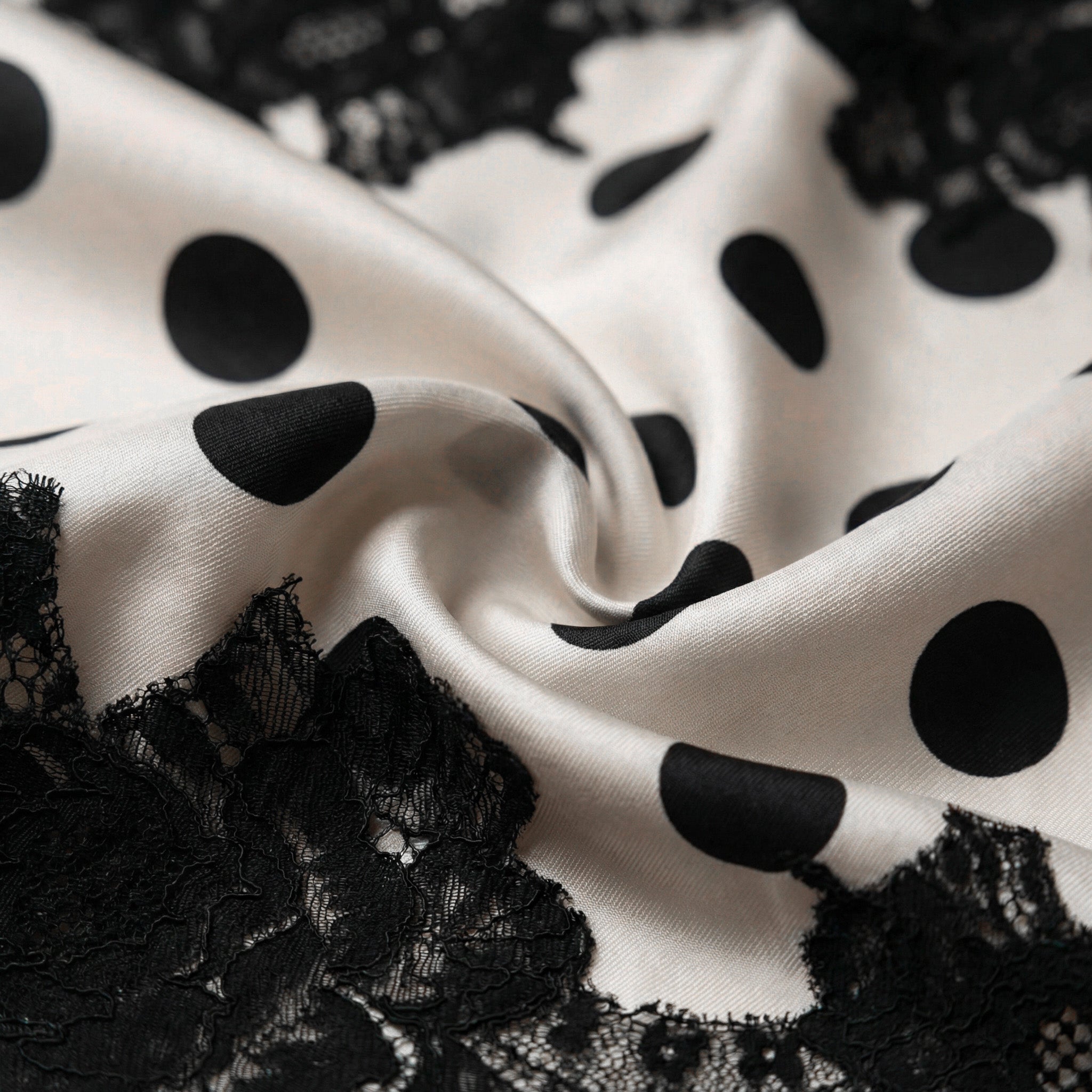 Foulard in Seta - Pois con Pizzo Nero
